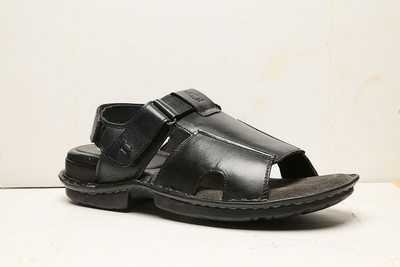 

Hush Puppies Men Black Sports Sandals