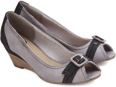 

Cobblerz Women Gry, Blk Wedges