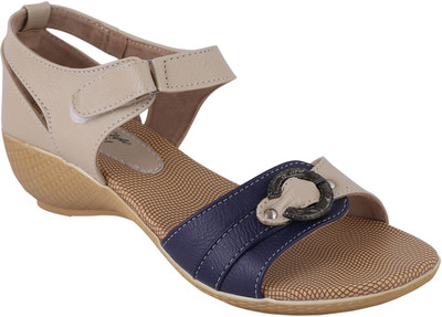 

Style Buy Style Women Cream Wedges