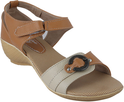 

Style Buy Style Women Tan Wedges