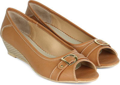 

Footin Women Brown Wedges