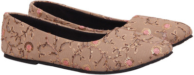 

Fashbeat Women Beige Bellies