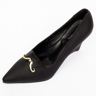 Hepburnette Women Black Wedges