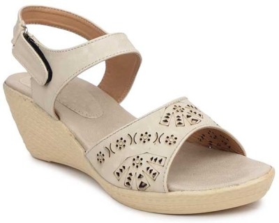 

Lily Women Beige Wedges