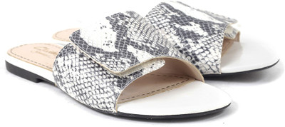 

Clarks Women NATURAL SNAK Flats