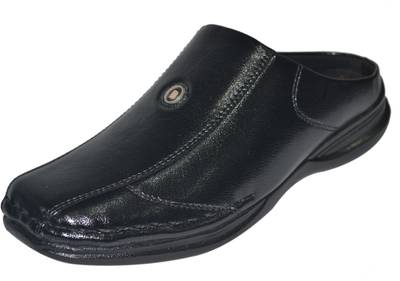 Strive Men Black Sandals