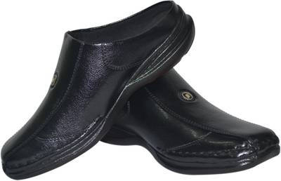 Strive Men Black Sandals