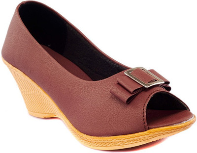 

Dolphin Miles Women Brown Wedges