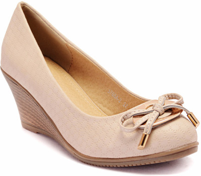 

Bruno Manetti Women 5768A-2-Beige Wedges