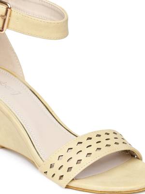Dressberry Women Black Heels