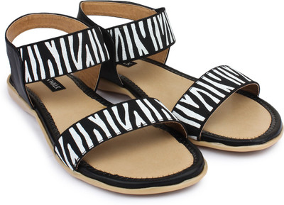 

Moonwalk Women Black Flats
