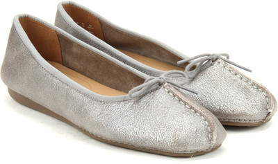 

Clarks Women Silver Metallic Bellies