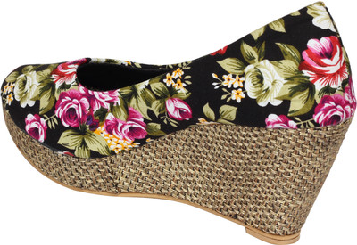 

Jade Women Black Wedges