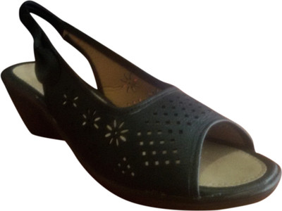 

Alexus Women Black Wedges