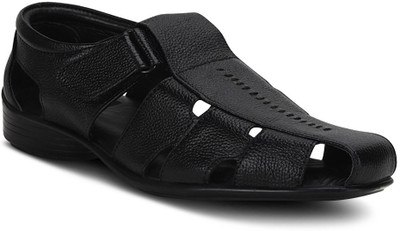 

Get Glamr Men Black Casual