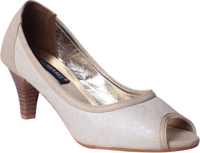 

MSC Women White Heels