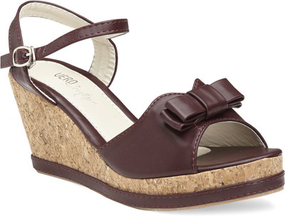

Vero Couture Women Red Wedges