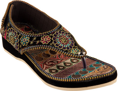 

Royal Collection Women Multicolor Wedges