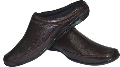 Strive Men Brown Clogs