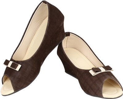 

Tryfeet Women Brown Wedges