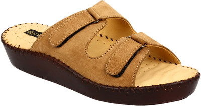 

1 Walk Women Beige Flats