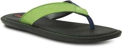 

Get Glamr Men Green Casual