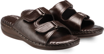 

Nell Women Brown Flats