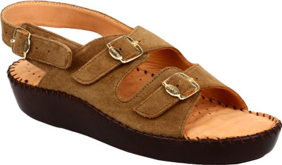 

1 Walk Women Beige Flats