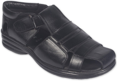

Pipilika Men Black Sandals