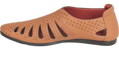 

LeCobbs Men Beige Clogs