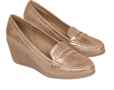 

Ilo Women Pink Wedges