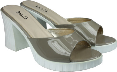 

Inc.5 Women CHIKOO Heels