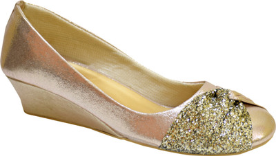 

Stepee Women Gold Wedges