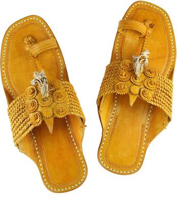 eKolhapuri Men Yellow Sandals
