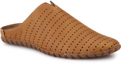 

Mactree Men Tan Clogs