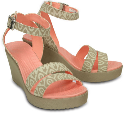 

Crocs Women Stucco/Tumbleweed Wedges