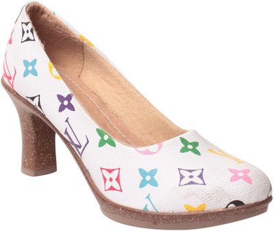 

MSC Women White Heels