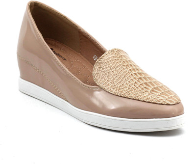 

Shuberry Women Beige Wedges