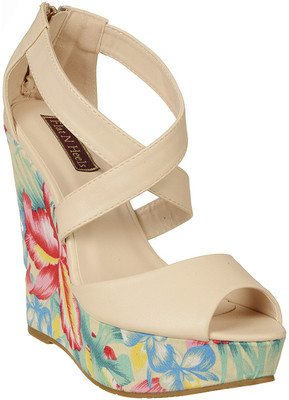 

Flat n Heels Women Beige Wedges