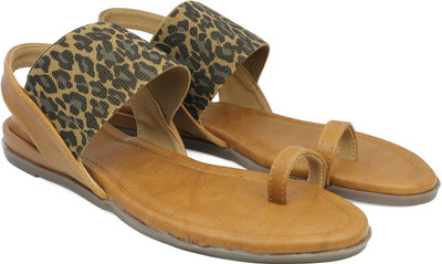 

Inc.5 Women TAN Flats