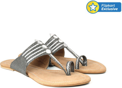 

Inc.5 Women gun metal Flats