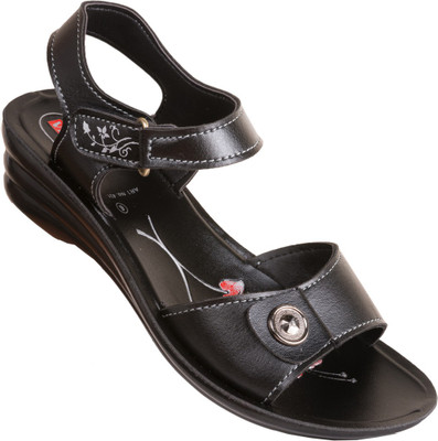 

VKC Women Black Wedges