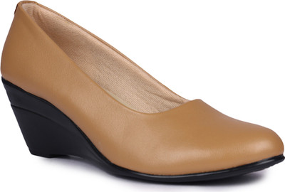 

DJH Women Beige Wedges