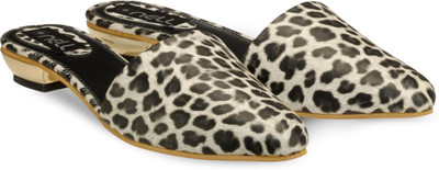 

Nell Women Black Flats