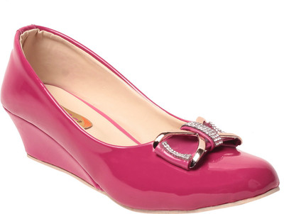 

MSC Women Pink Wedges
