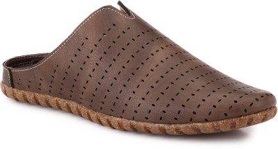 

Mactree Men Brown Clogs