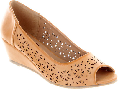Shuz Touch Women BEIGE Wedges