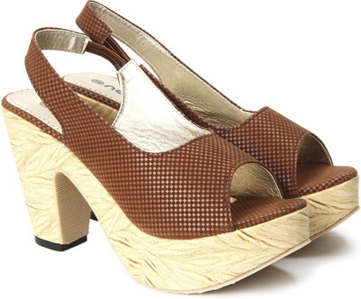 

Nell Women BROWN Wedges