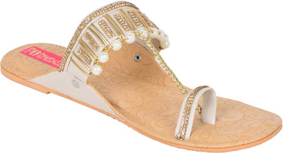 

Footrendz Women Beige Flats