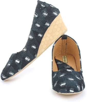 

Moonwalk Women Black Wedges